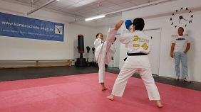 Bürgermeister Rahn zu Besuch bei den WM-Karate-Kids in Karben - Angelina Renske und Sandra Martin © Stadt Karben