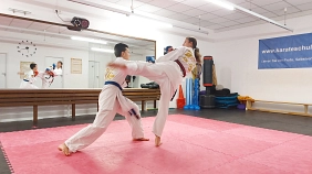 Bürgermeister Rahn zu Besuch bei den WM-Karate-Kids in Karben - Luzian Dettingmeijer und Sina Bücher © Stadt Karben